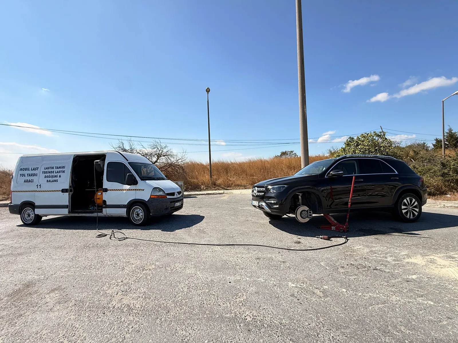 Silivri mobil lastikçi yol yardım aracı ile yerinde lastik değişimi
